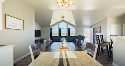Nice 3-bedroom house ,1 King 3 Queens and 2 Full Bath, with AC in Oakley