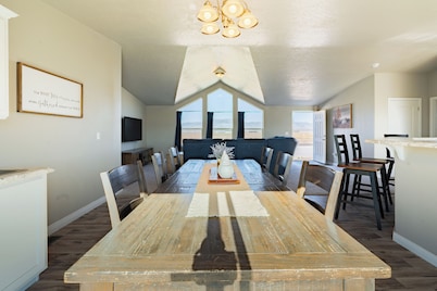Nice 3-bedroom house ,1 King 3 Queens and 2 Full Bath, with AC in Oakley