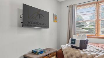 2 bedrooms, desk, iron/ironing board, travel crib