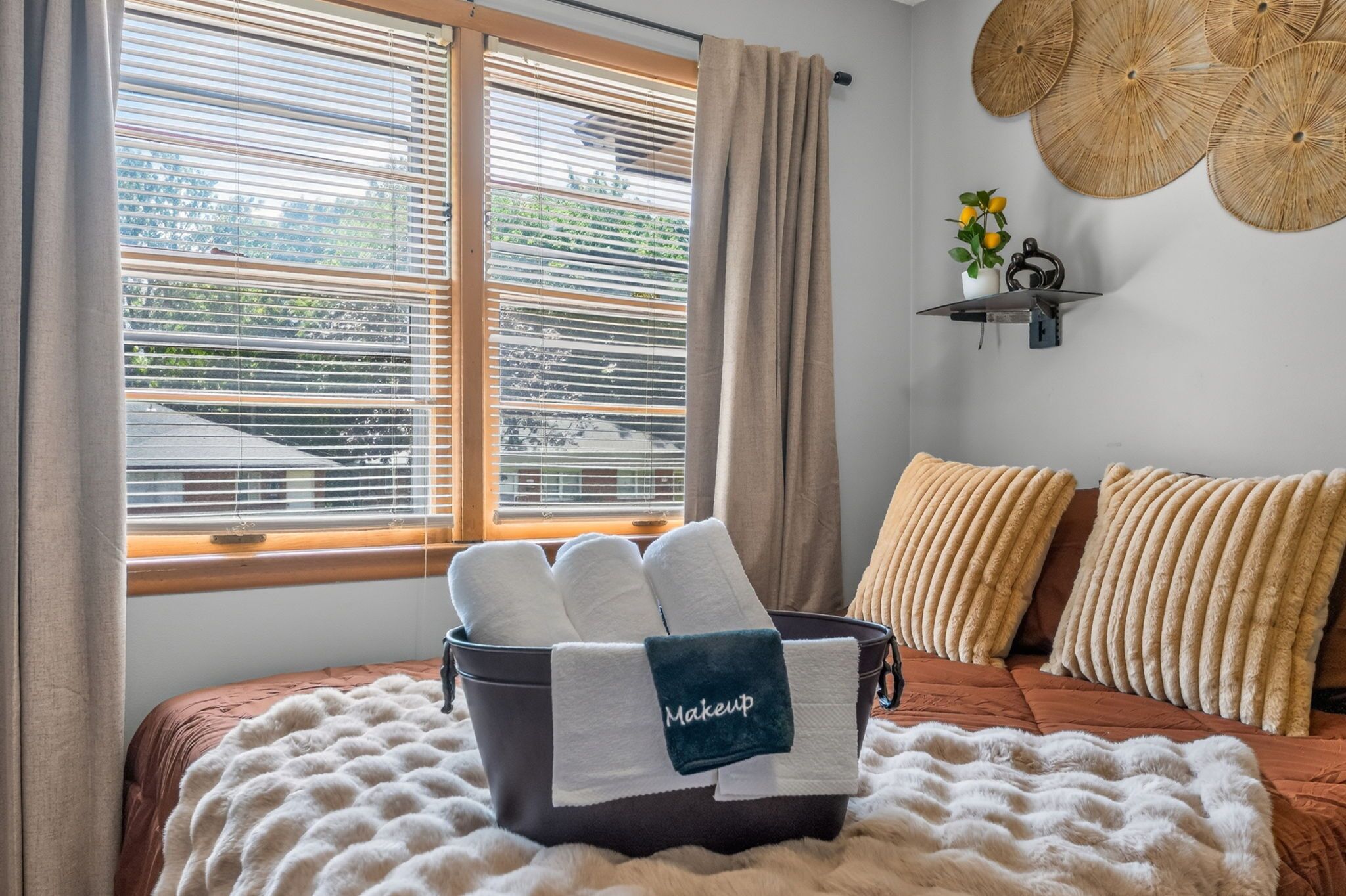 2 bedrooms, desk, iron/ironing board, travel crib