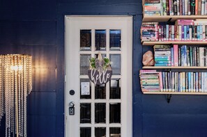 Full library of over 1,000 books