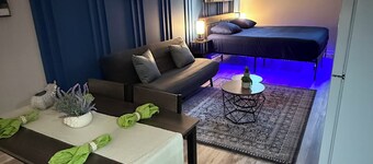 -Lake point Sports -15m- Leo's Cozy STUDIO- in.family.Home.Main.level