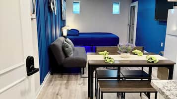 1 dormitorio, tabla de planchar con plancha, wifi