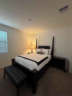 5 bedrooms, iron/ironing board, WiFi, bed sheets