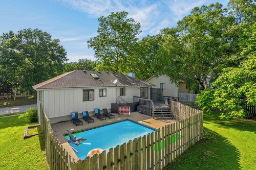 The Grand Estate-Pool • 2.5Baths • Sleeps 10