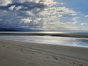 Beach - Castaway Cottage (Pōhara)