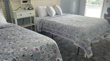 Decoración personalizada, muebles diferentes y cortinas blackout