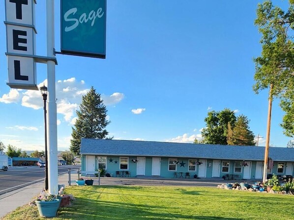 Exterior - Sage Motel (Greybull)