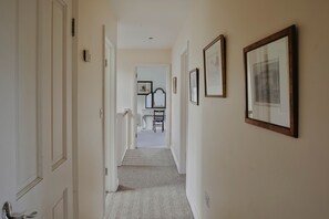 Interior - 6 bedroom house situated beside the River Boyne and Ramparts Walk close to Slane Bridge and 5 minute (Slane)