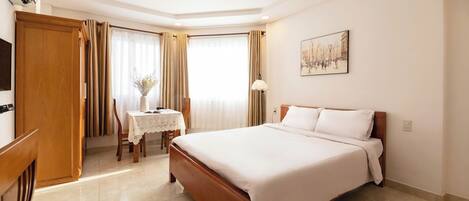 Deluxe Studio, 1 Queen Bed, Kitchenette