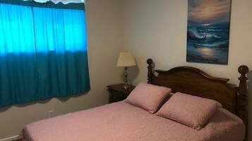 2 habitaciones, tabla de planchar con plancha, wifi y ropa de cama