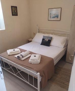 2 bedrooms, iron/ironing board, WiFi, bed sheets - Cosy spacy comfortable house in beautiful Fterno village Lefkada (Fterno)
