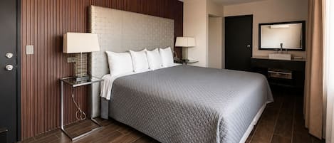 Habitación Confort | Escritorio y espacio para trabajar con un portátil