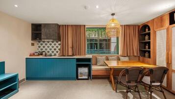 Classic Studio, City View | Interior