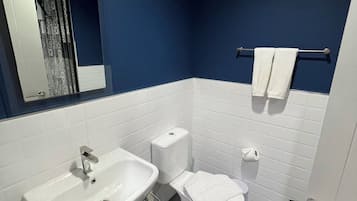 Comfort Studio, Kitchenette, Garden View | Bathroom