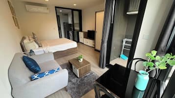 Comfort Studio, Kitchenette, Garden View | Iron/ironing board, free WiFi