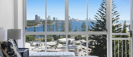 3 bedrooms, iron/ironing board, WiFi (free), bed sheets