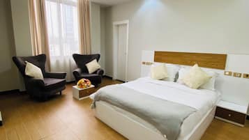 Căn hộ Deluxe, ban công, quang cảnh thành phố | Truy cập Internet không dây miễn phí