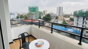 华丽公寓, 阳台, 城市景观 | 室外用餐