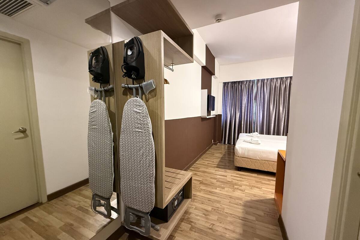 ห้องดีลักซ์ทวิน, ห้องน้ำส่วนตัว, วิวเมือง | ตู้นิรภัยในห้องพัก, เตารีด/โต๊ะรีดผ้า, Wi-Fi ฟรี