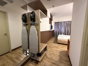 Deluxe Twin Room, Private Bathroom, City View