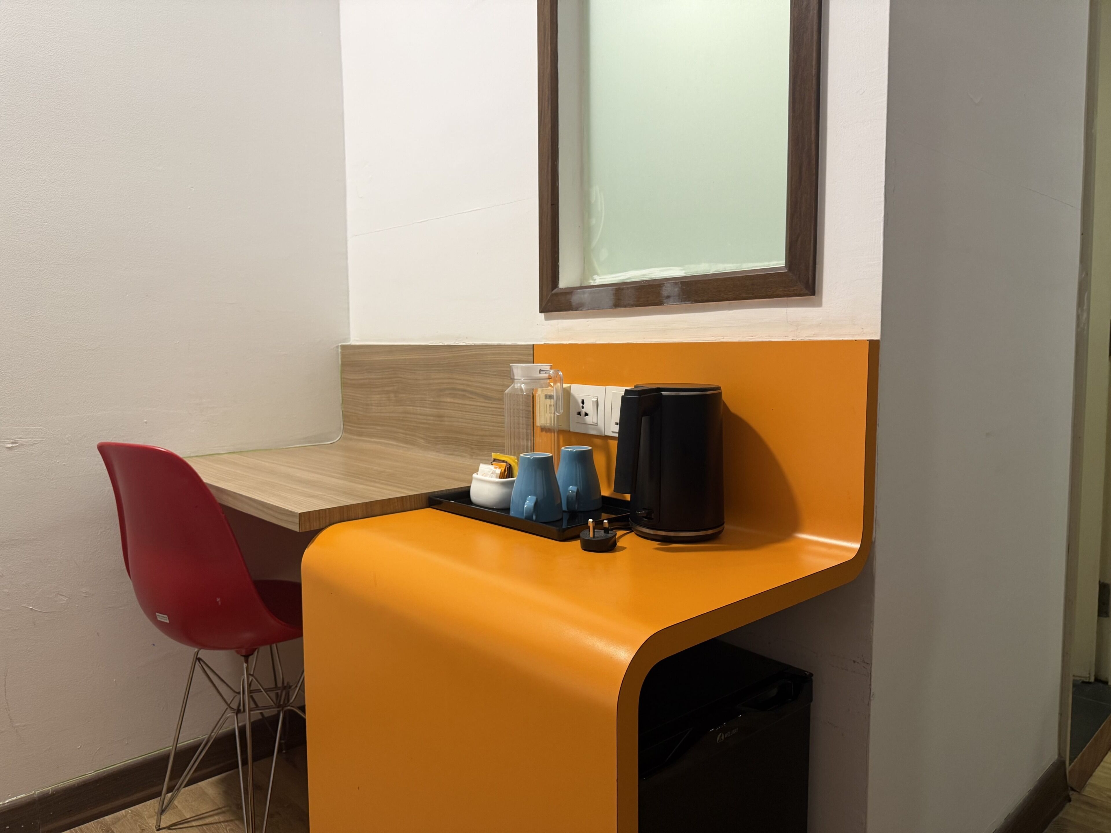 Deluxe Twin Room, Private Bathroom, City View | Interior