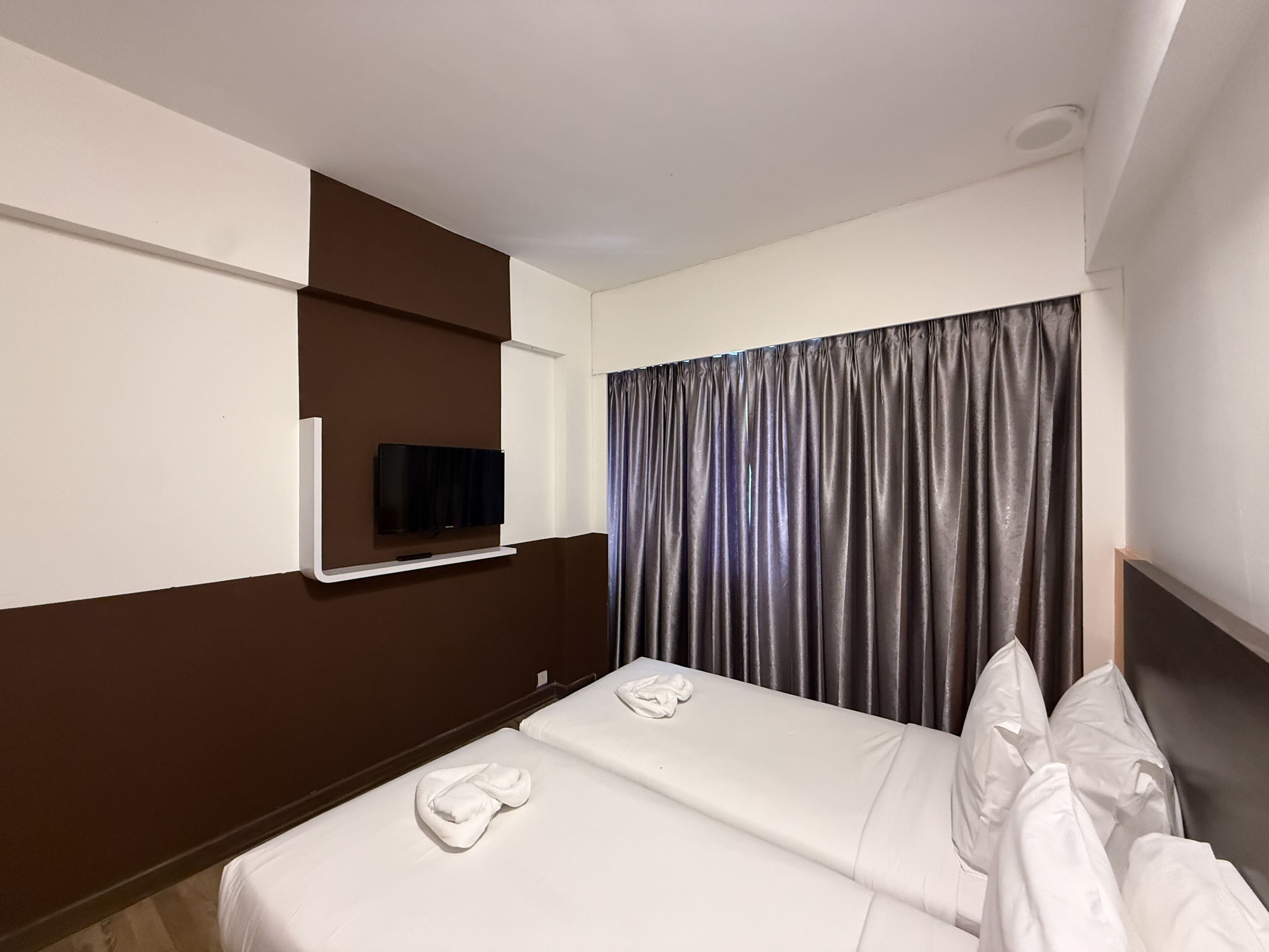 Deluxe Twin Room, Private Bathroom, City View | In-room safe, iron/ironing board, free WiFi