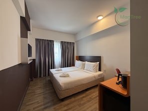 Deluxe Twin Room, Private Bathroom, City View
