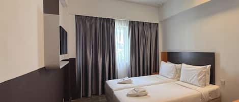 Deluxe Twin Room, Private Bathroom, City View | In-room safe, iron/ironing board, WiFi (free)