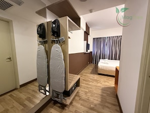 Deluxe Twin Room, Private Bathroom, City View