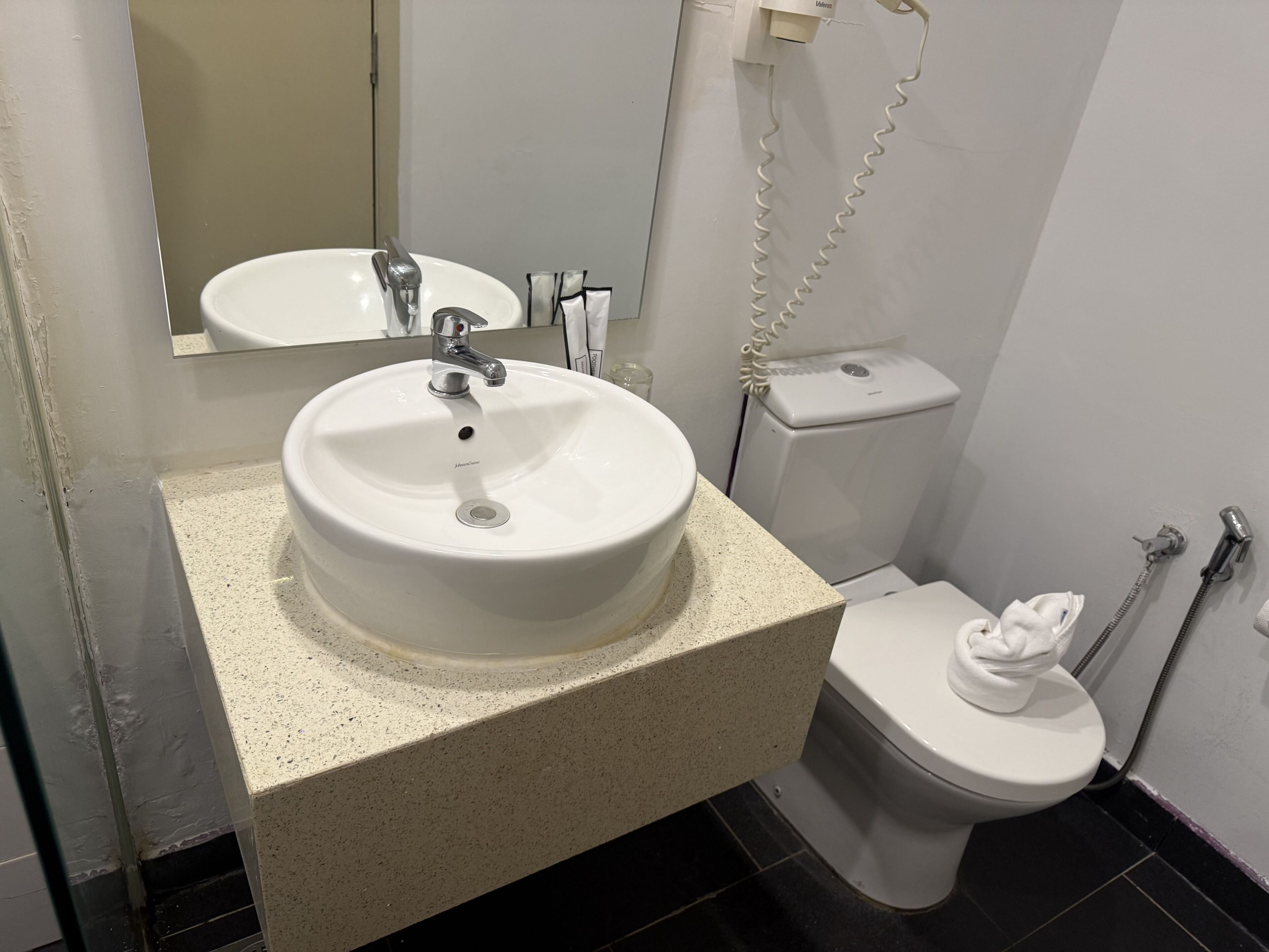 ห้องดีลักซ์ทวิน, ห้องน้ำส่วนตัว, วิวเมือง | ห้องน้ำ