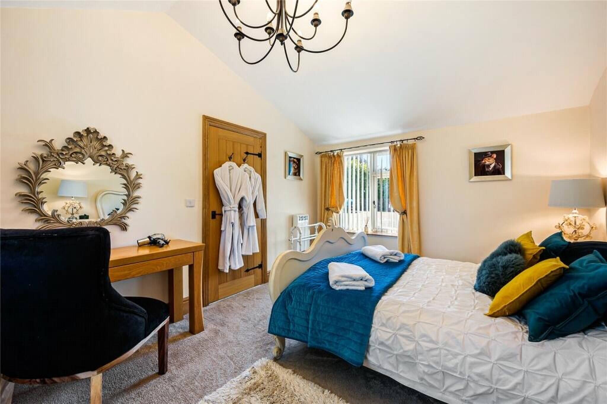 2 bedrooms, iron/ironing board, internet, bed sheets