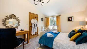 2 bedrooms, iron/ironing board, internet, bed sheets