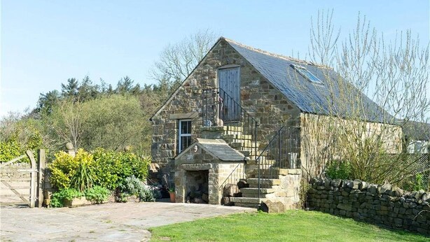 Exterior - Country cottage hot tub with gazebo peaceful (Otley)