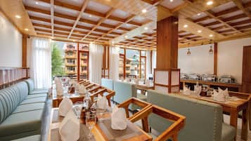 Deluxe Room | Dining