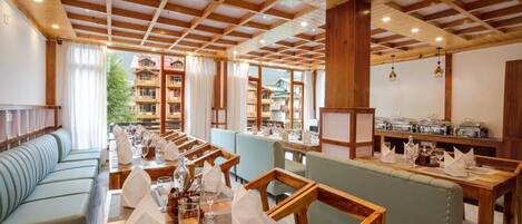 Deluxe Room | Dining