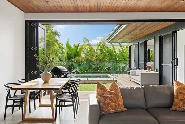 Outdoor dining - Pacific Oasis l Private Pool, 450mtrs to Beach (Coolum Beach)