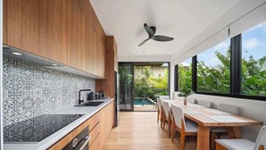 Coffee/tea maker, fridge, microwave, oven - Pacific Oasis l Private Pool, 450mtrs to Beach (Coolum Beach)