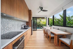 Coffee/tea maker, fridge, microwave, oven - Pacific Oasis l Private Pool, 450mtrs to Beach (Coolum Beach)