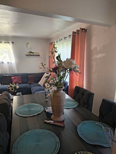 Cozy 1-bedroom apartment in welcoming Seattle with AC.