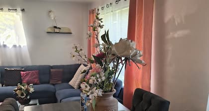 Cozy 1-bedroom apartment in welcoming Seattle with AC.