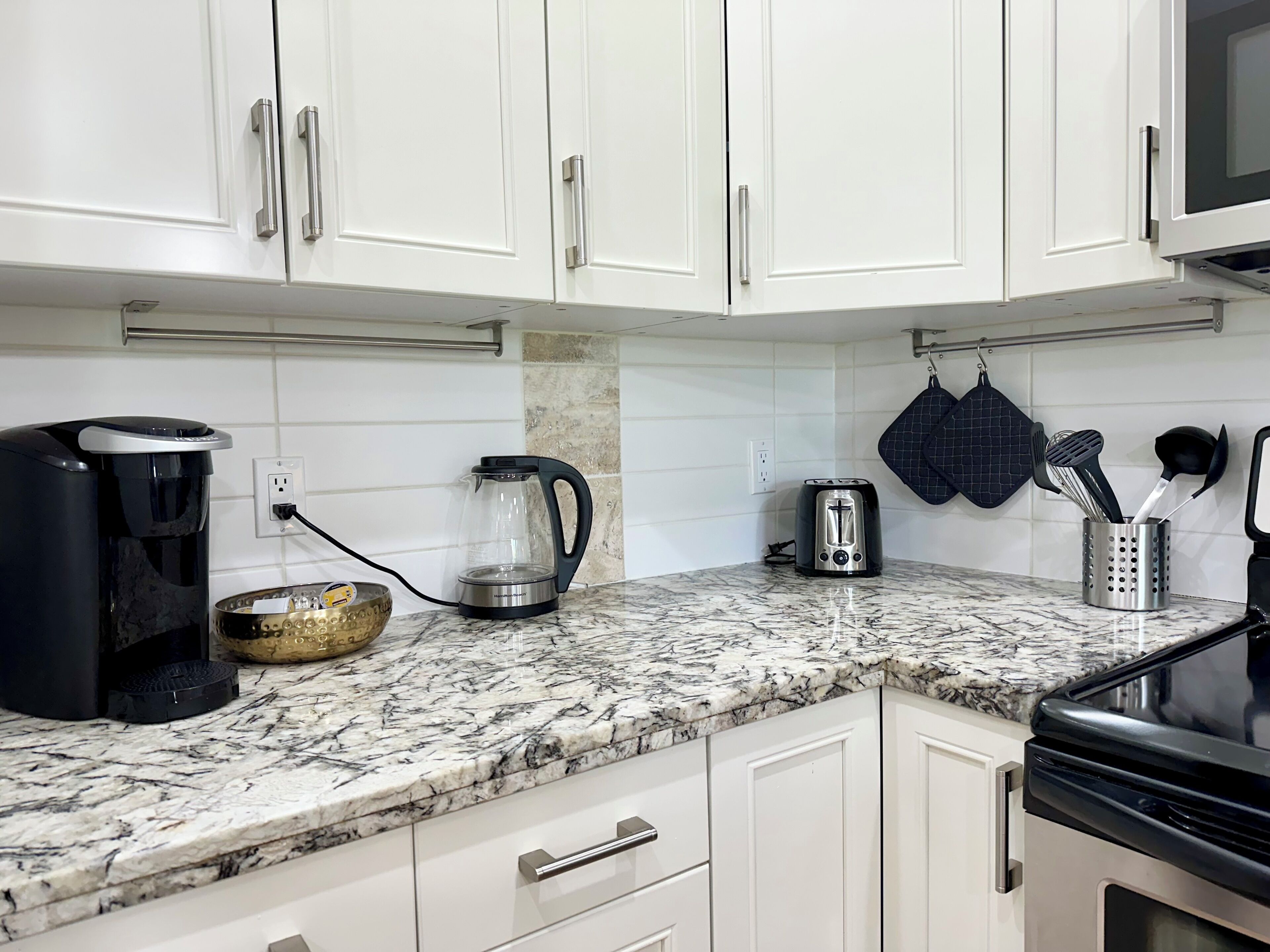 Coffee/tea maker, fridge, microwave, oven