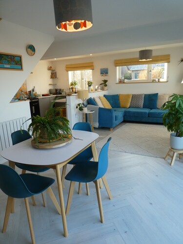 Sunny bungalow, close to the beach