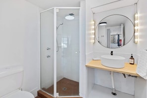 Shower - The Orchid Stay Surfers (Surfers Paradise)