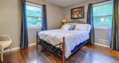 5 Mi to Kansas City Stadium! Bright Home w/ Yard