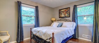 5 Mi to Kansas City Stadium! Bright Home w/ Yard