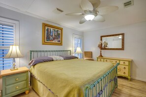 Room - Pool & Dock Access! Boater’s Base in Punta Gorda (Punta Gorda)