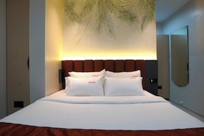 Suite familiar, 1 cama de matrimonio, no fumadores, vistas al parque | Escritorio, espacio para trabajar con un portátil, wifi gratis