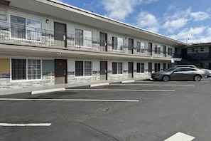 Exterior - Queen Bed Non-Smoking (San Diego CA)