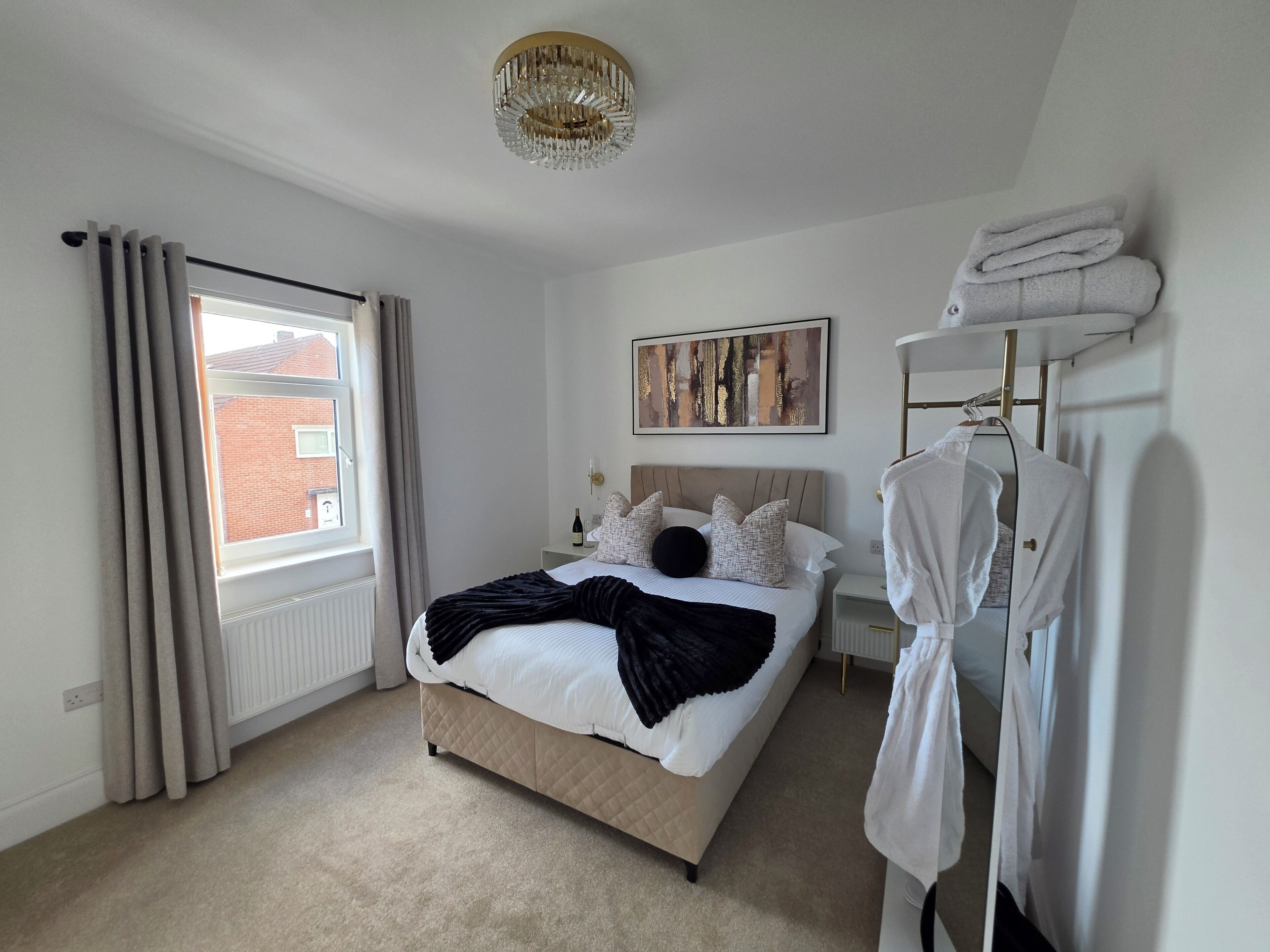 Iron/ironing board, WiFi, bed sheets